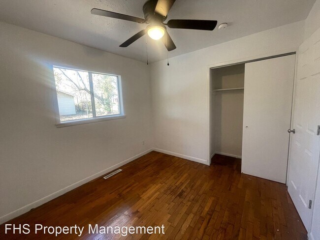 Building Photo - 4 br, 1 bath House - 819 N Forest Ave