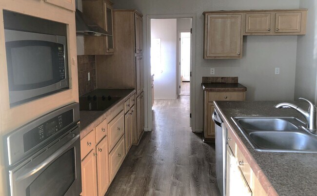 Foto del edificio - 3+2 Split Floor plan home in New Kingman