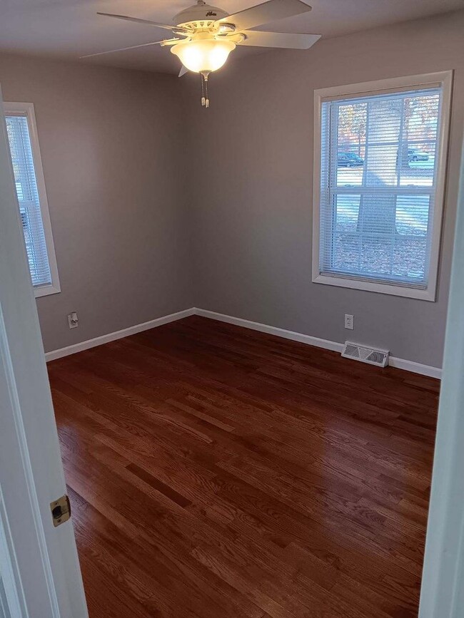 Building Photo - Charming 3 bedroom near Washburn University.