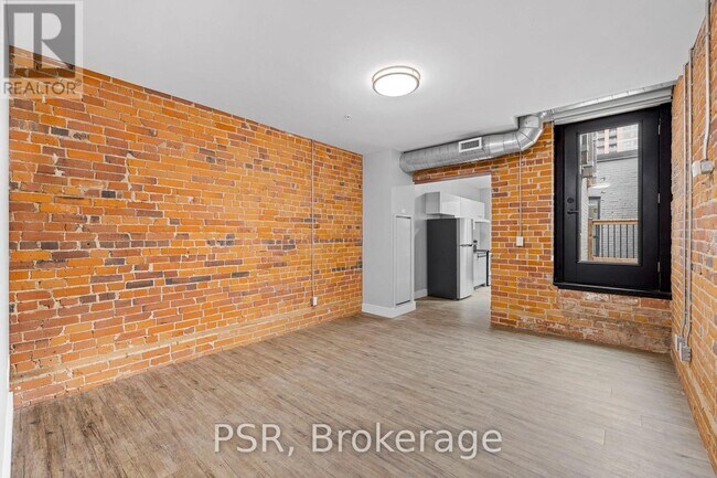 Photo du bâtiment - 2870 Dundas St W