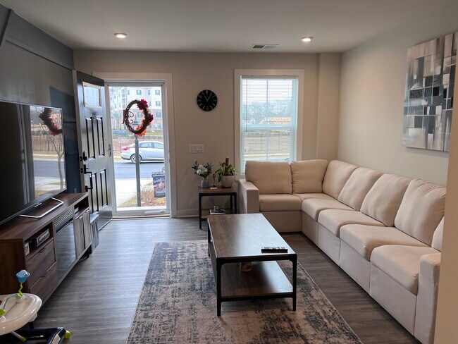 Foto del edificio - 5485 Austin Woods Dr