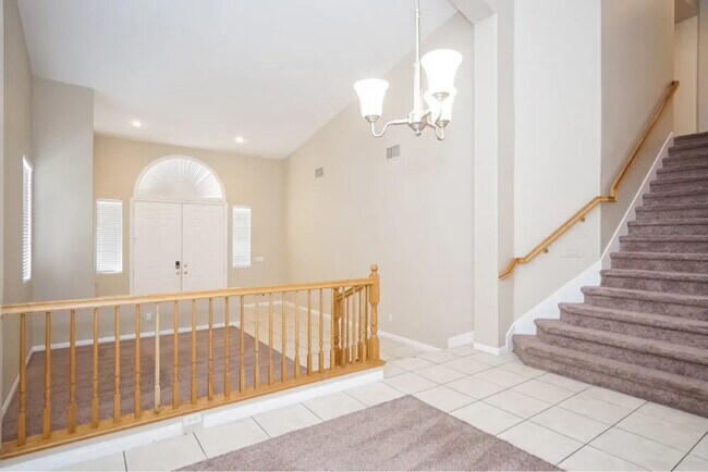 Foto del edificio - 915 Golden Poppy St