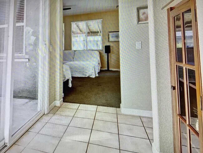 Building Photo - Two story Yuba City Home