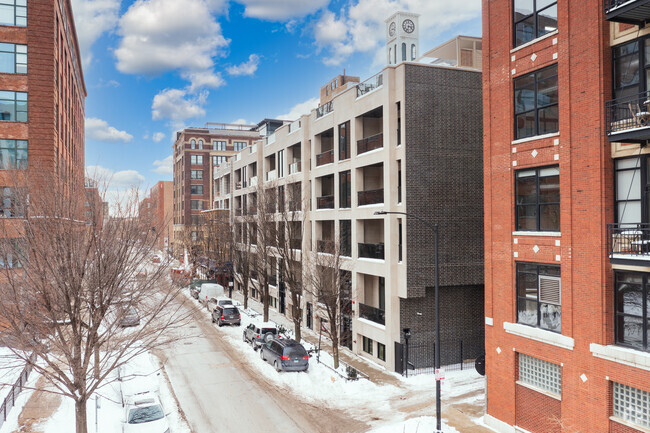 Building Photo - West Loop Collection