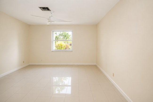Building Photo - 13741 Flora Pl