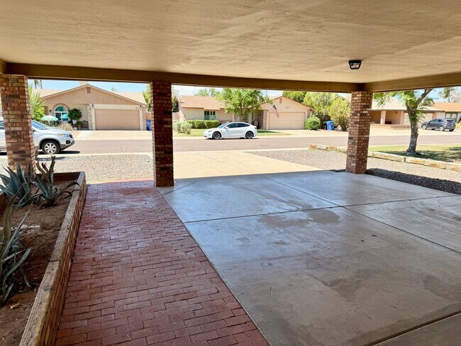 Foto del edificio - 3 Bedroom / 2 Bath Single Level Home in Ph...