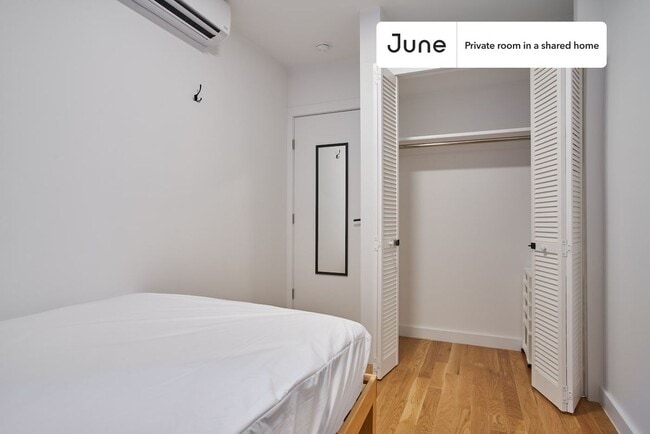 Building Photo - Room in Shared 4.0 bed/2 bath home