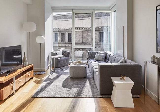 Building Photo - 600 W 57th St