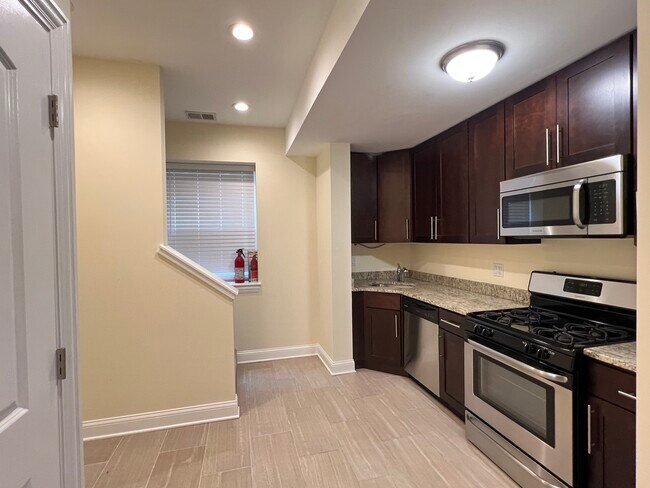 Foto del edificio - 6438 N Seeley Ave