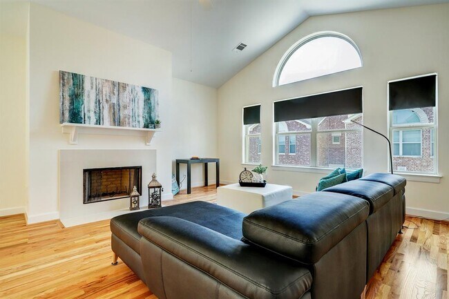 Foto del edificio - 3609 Main Plaza Dr