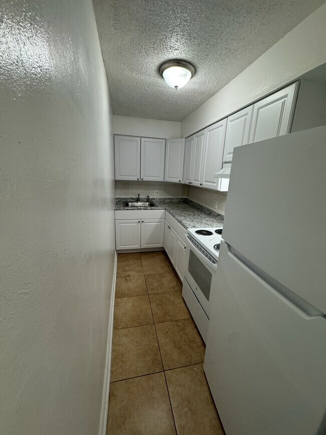 Foto del edificio - 8565 Channelview Cir