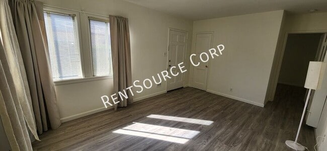 Building Photo - 609 E San Jose Ave