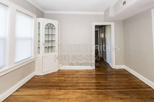 Foto del edificio - 2988 S Moreland Blvd