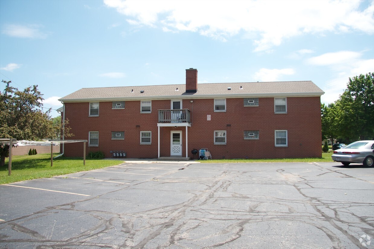 Building Photo - 839 Birchwood Rd