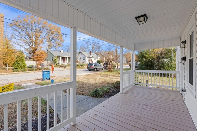 Building Photo - Remodeled 2 Bed & 1 Bath Home in Downtown ...