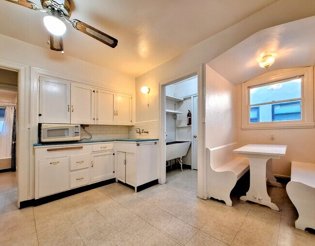 Building Photo - 359 N 17th St