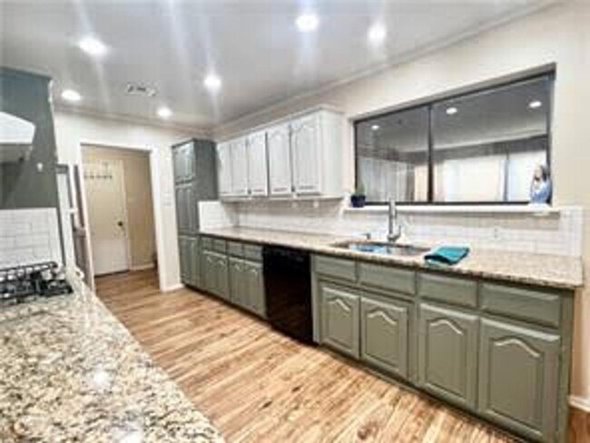 Building Photo - 231 Del Rio Dr