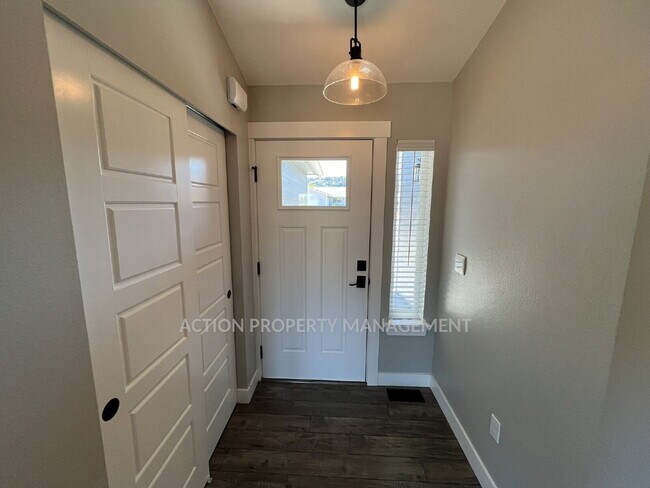 Building Photo - 3 bed 2 bath home in Sequim, close to everything
