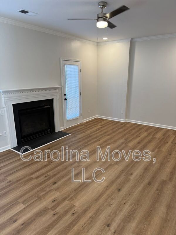Building Photo - 230 Spring Crossing Cir