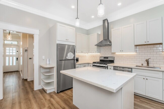 Foto del edificio - 784 Clementina St