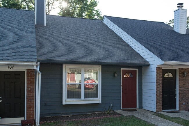Building Photo - 105 Whetherbine Way W