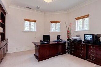 Building Photo - 1601 Highland Oaks Dr