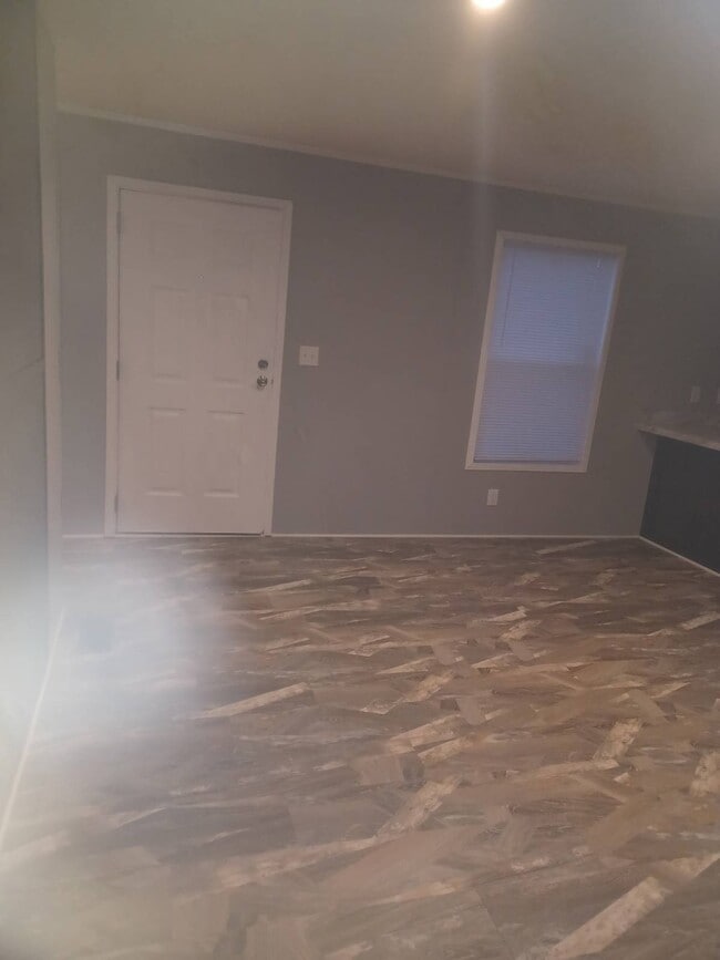 Building Photo - 1214 Roseport Rd