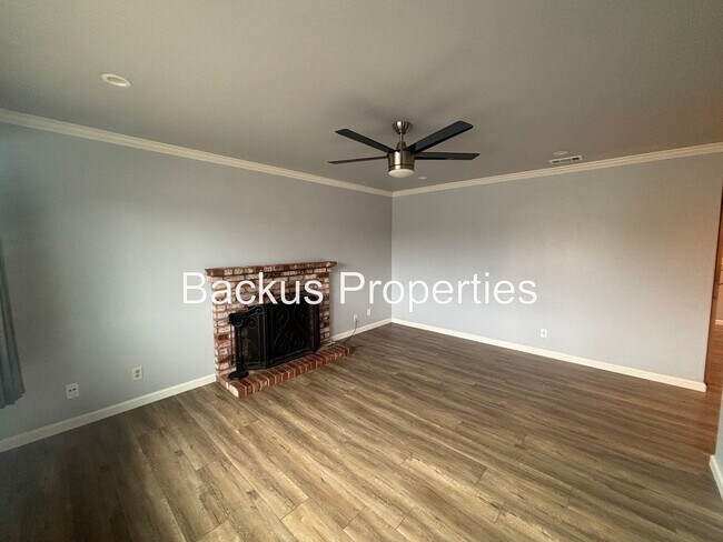 Foto del edificio - Wonderful Three-Bedroom home in Gonzales