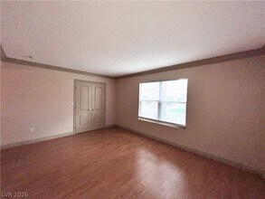 Building Photo - 1150 N Buffalo Dr
