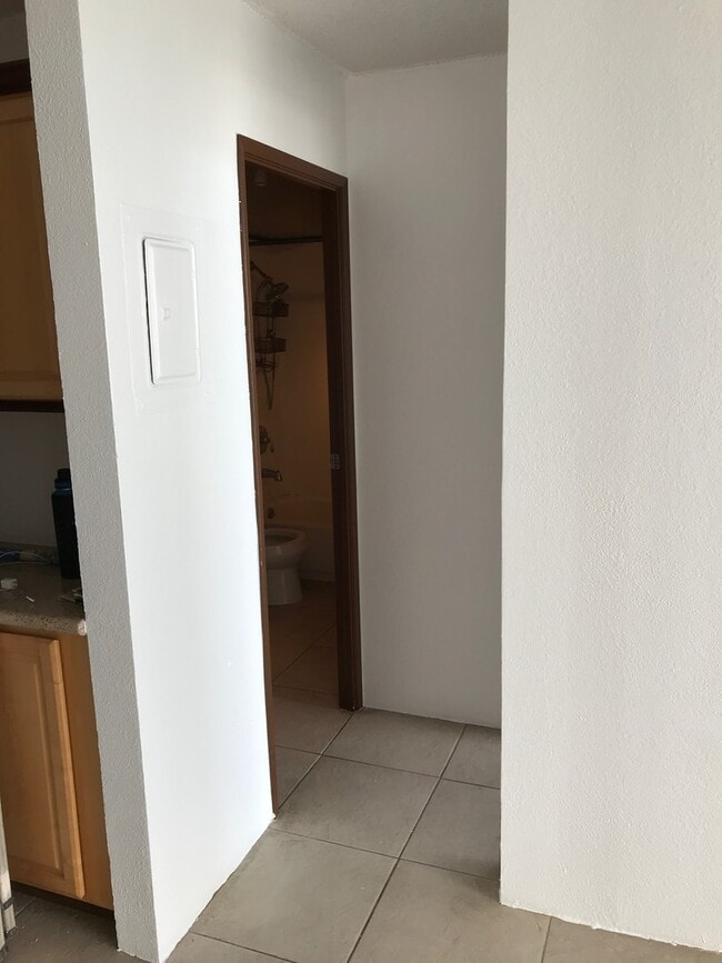 Building Photo - CONVENIENTLY LOCATED 1 BEDROOM / 1 BATH APARTMENT AVAILABLE NOW!