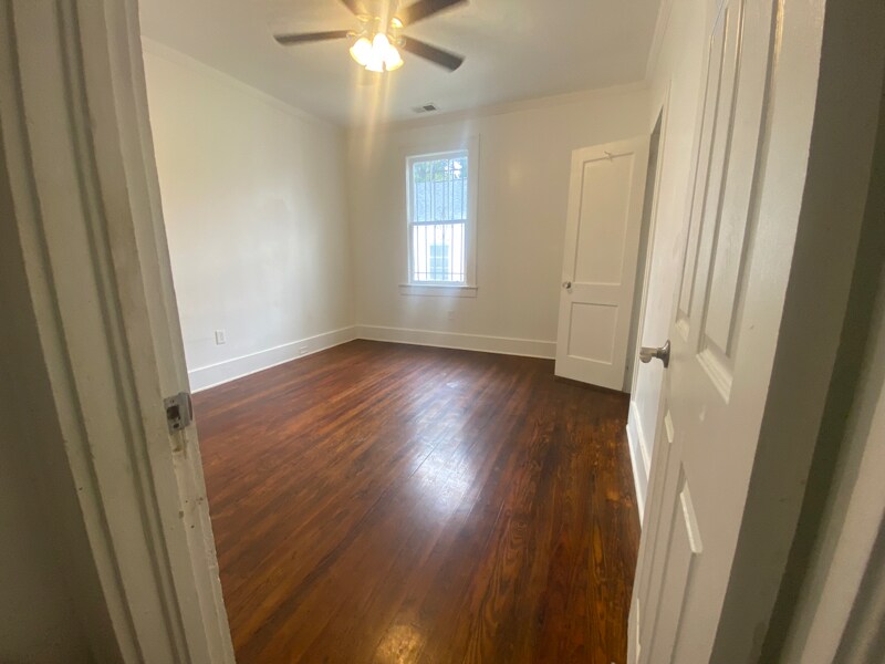 Building Photo - 1914 Calvert St