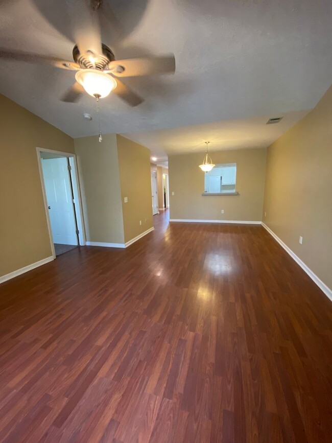 Foto del edificio - 3 bedroom 2 bath townhome in Towne Park