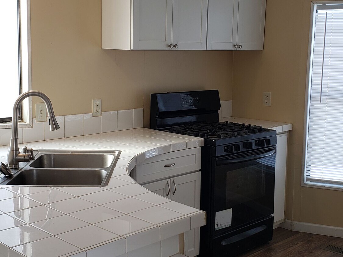 Foto principal - Cozy home located in central Silver Springs.