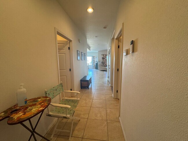 Building Photo - SHORT TERM FULLY FURNISHED 3BD/3BA TOWNHOUSE