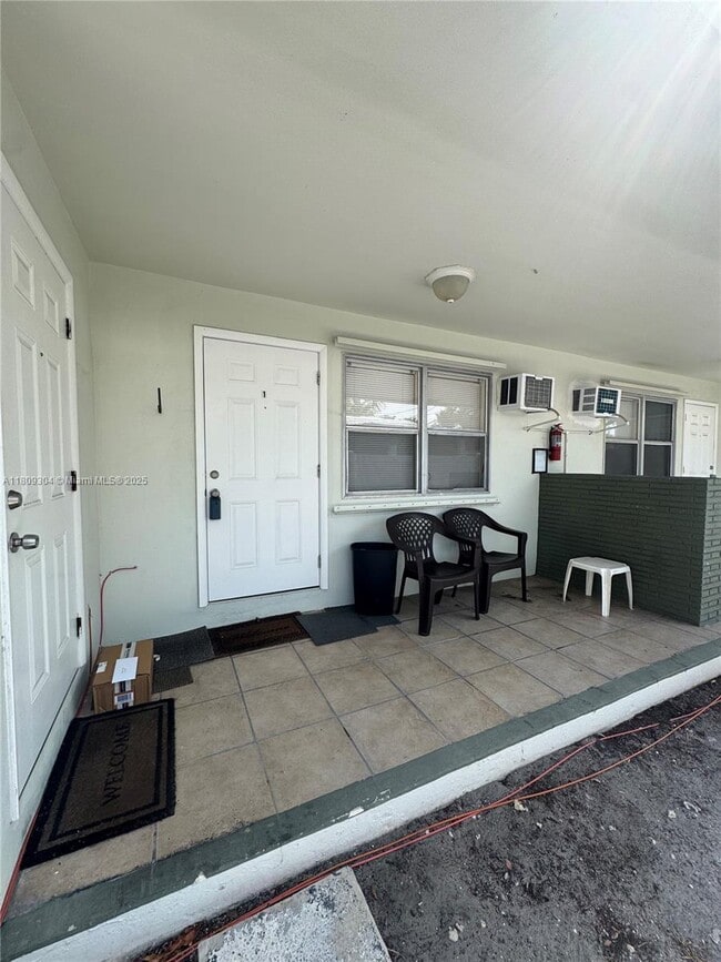 Building Photo - 1325 SE 22nd Ave