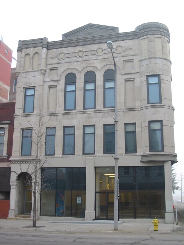 Primary Photo - 516 S Main St