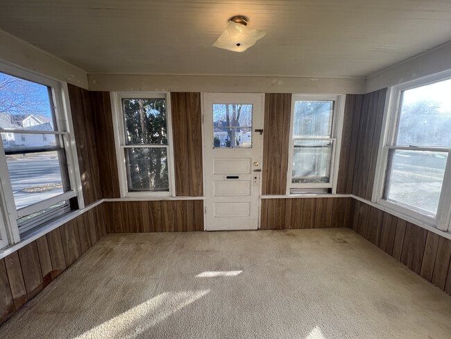 Building Photo - 2041 Charles St