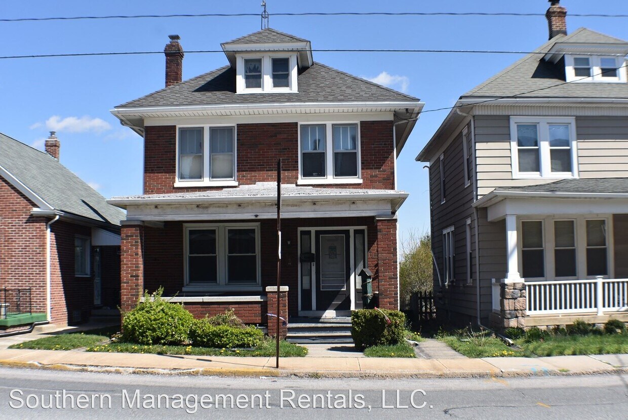 Foto principal - 3 br, 1.5 bath House - 419 E Main Street