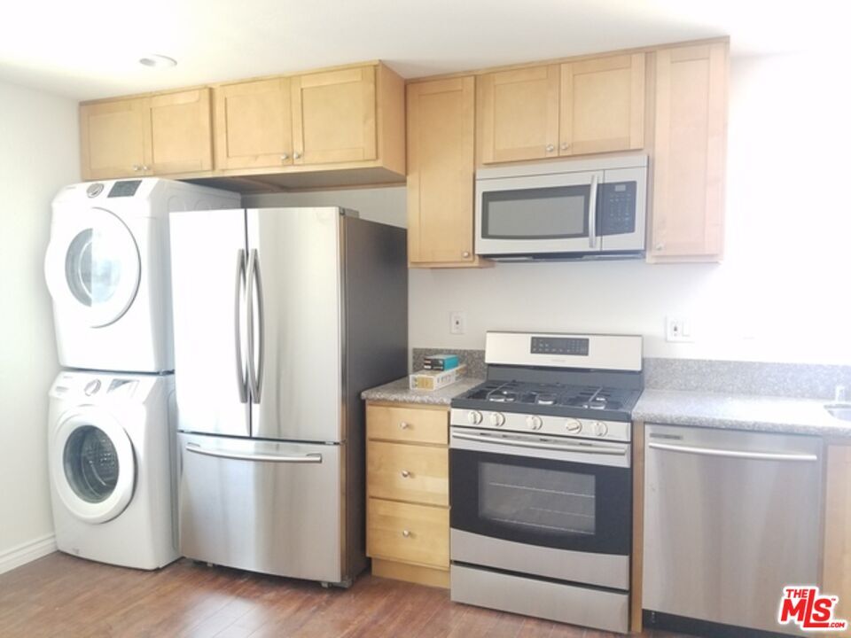 Foto del edificio - 607 N Hobart Blvd