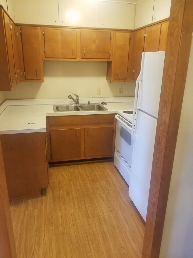 Kitchen - 101 S Owensby St