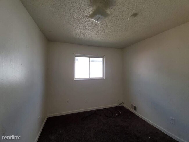 Foto del edificio - 3 br, 1 bath House - 8699 Essex Ave