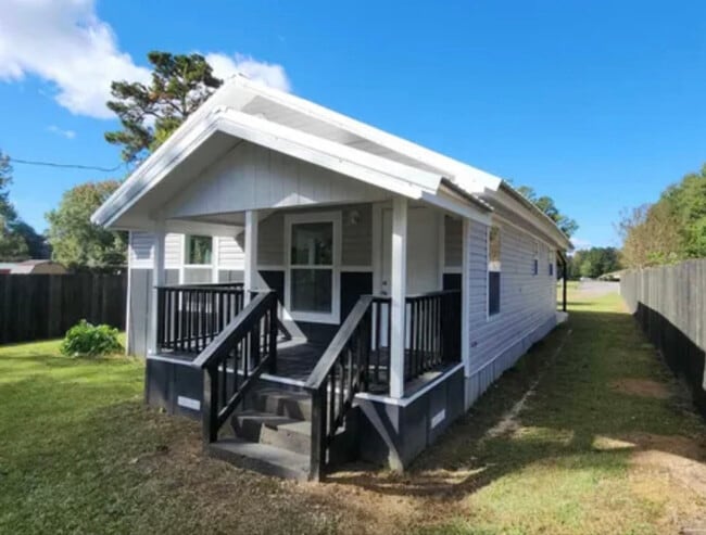 Building Photo - 213 Wilson Ave