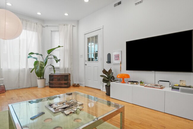 Foto del edificio - 2947 N Lawndale Ave