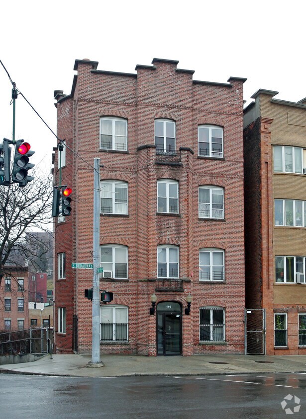 Building Photo - 146 S Broadway