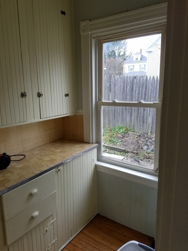 Foto del edificio - 3 bed 1 bath house with large deck, butler...