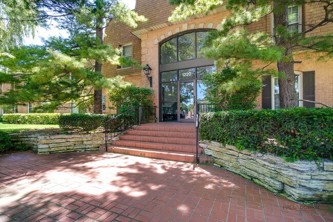 Foto del edificio - 1220 Park Ave W