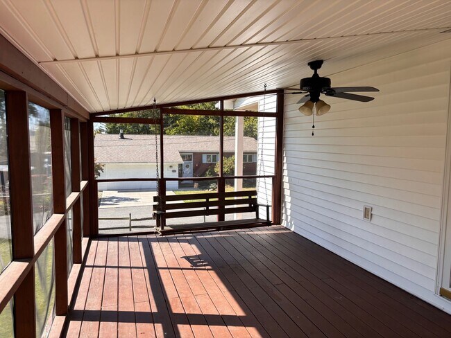 Foto del edificio - Single Family Home located in North Hills....