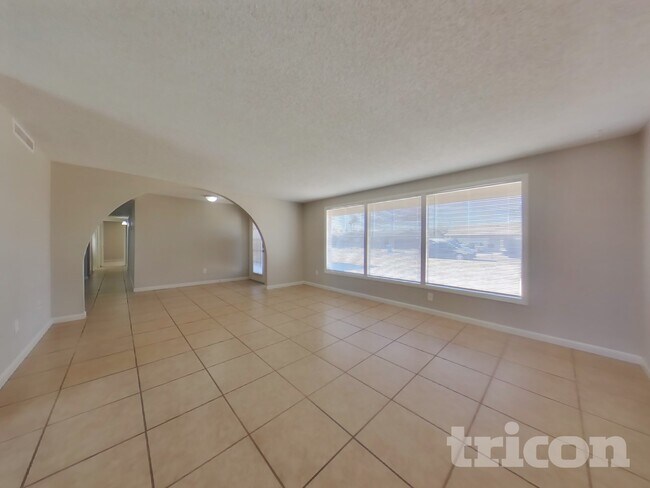 Foto del edificio - 3830 W Royal Palm Rd