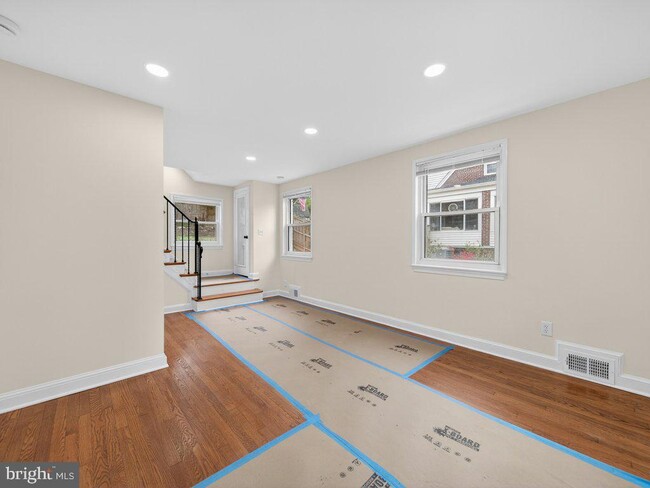 Building Photo - 10506 Lorain Ave