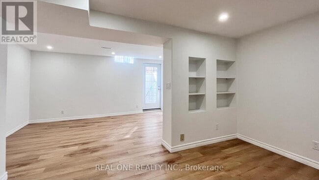 Building Photo - 1200 Greenwood Crescent